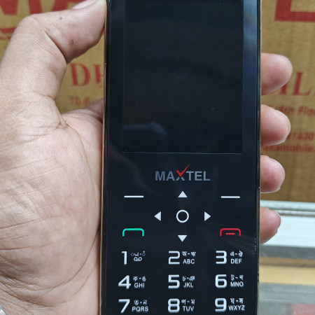 Maxtel Max-40 Dual Sim 2.8" Display Metal Body Premium Button Phone Golden